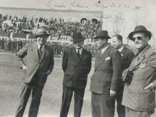 Bottacini con Vittorio Pozzo prima dell'amichevole Rovigo-Nazionale Italiana del 21 marzo 1935. La foto reca una dedica di Pozzo al calciatore