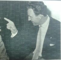 John Hansen appena giunto a Roma sfoggia sulla giacca lo scudetto della Lazio