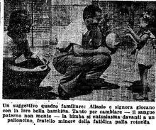 L'allenatore Allasio nell'agosto 1939 mentre gioca con la figlia Marisa che negli anni 50 sarà una delle più apprezzate attrici italiane