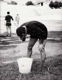 Morrone si rinfresca - sullo sfondo Cei (foto probabilmente scattata durante un ritiro estivo)