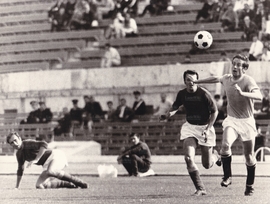 Governato in azione. A terra si riconosce l'ex laziale Marini