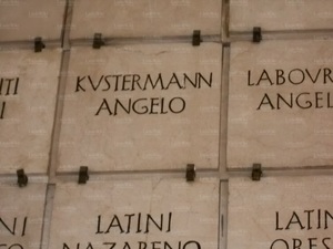 Kustermann tomba.jpg