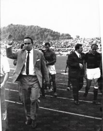 Lorenzo saluta il pubblico laziale