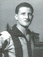 Una foto con dedica con la maglia del Lecco