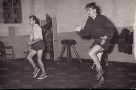 Dicembre 1953: Antoniotti e Lofgren si allenano in palestra