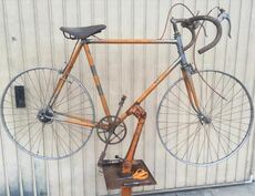 Questo è il modello di bici che il costruttore Nulli mise a disposizione di Fausto Coppi per riprendere a correre dopo la guerra. Per taluni esperti quella qui rappresentata è proprio la bici del "Campionissimo"