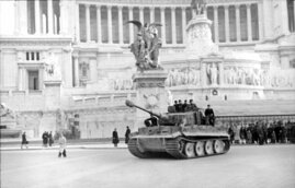Panzer tedesco in piazza Venezia