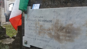 Tomba Giorgio Bompiani Verano2.jpg
