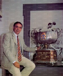 Il presidente Calleri con il trofeo vinto