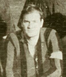 Un'altra immagine di Alberto Mantovani con la maglia della Civitavecchiese