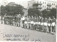 1947/48 - Al centro del campo con gli avversari la squadra Juniores del derby Lazio-Roma 3-2