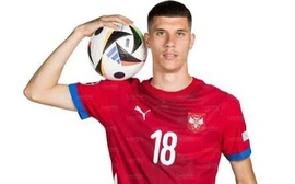 Ratkov con la maglia della Serbia