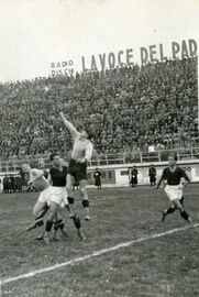 Una resinta di pugno del portiere romanista