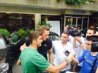 Stefan De Vrij con i tifosi biancocelesti