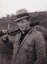 Gipo Viani in divisa da cacciatore