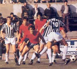 Dal Guerin Sportivo: Viola cerca di fermare Causio