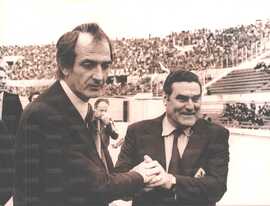 Il saluto tra i due allenatori