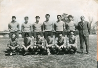 Una formazione del 1964/65 - In piedi da sinistra: Girardi, Masiello, Piccinini, Vuerich, Volpi, Sassaroli, All. Flamini Accosciati da sinistra: Massaggiatore Sciò Franco, Muto, Gagliardi, Marchetti, Nobili, Catania