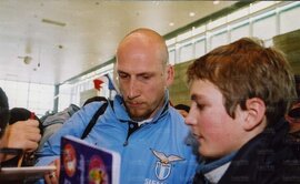 Jaap Stam all'arrivo in Polonia