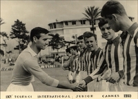 Lazio-Cannes 1-0: Moroni saluta gli avversari prima del fischio d'inizio