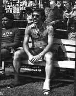 Lopez in una curiosa posa. Dall'Archivio de "L'Unità"