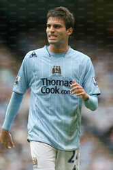 Javier Garrido con la maglia del Manchester City
