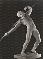 Una scultura di Corrado Corelli: "Il lanciatore di giavellotto". Legno e gesso. Datazione tra il 1930 e il 1940. Collezione dell' Accademia di San Luca (Roma)