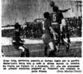 De Pierro, l'ultimo a sinistra, protegge la difesa nella partita Mater-Lazio (2-4) nell'aprile 1944.