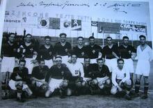 Bottacini, il quarto da sinistra, il 6 aprile 1930 a Roma prima dell'incontro Italia-Ungheria 2-2