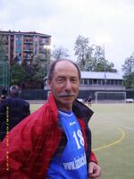 Polentes durante una partita tra vecchie glorie