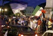 Ore 21.00: La zona del Colosseo intasata dai tifosi in festa.
