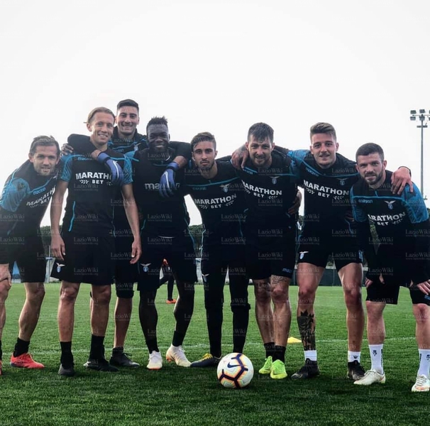 File:2019-20Gruppo.jpg