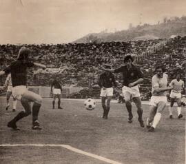 Giorgio Chinaglia scocca il tiro dell' 1-0 (Foto AP)