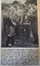 Fascetti nell'estate 1956 riceve un premio